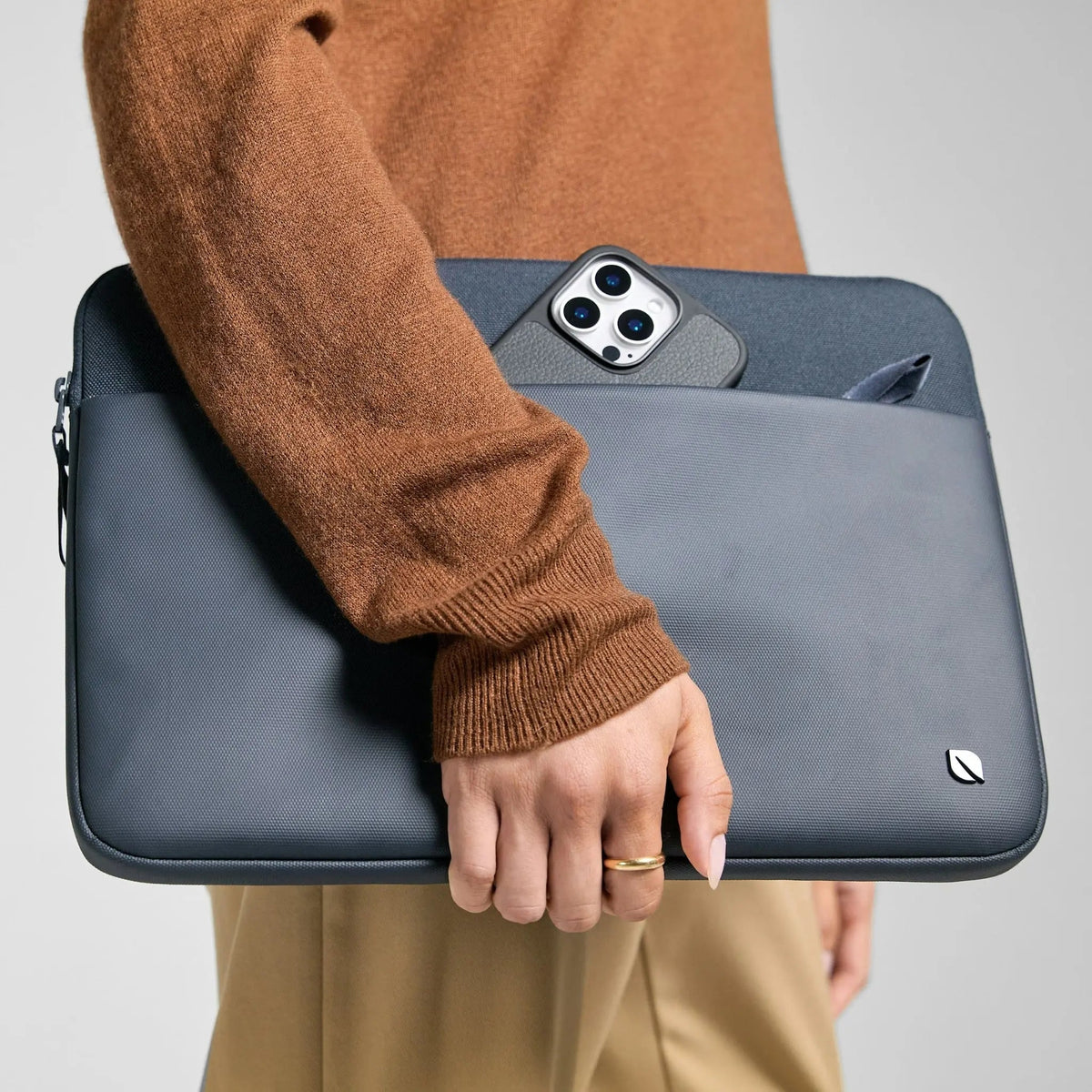 Incase A.R.C. Sleeve for 14-inch Laptop