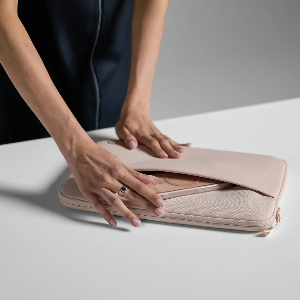 Incase A.R.C. Sleeve for 14-inch Laptop