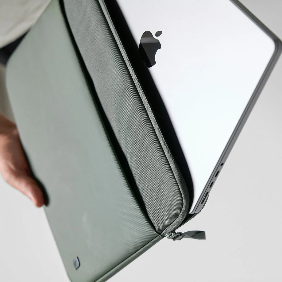Incase A.R.C. Sleeve for 16-inch Laptop