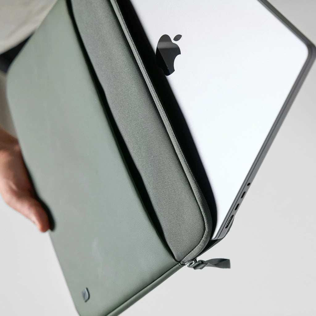 Incase A.R.C. Sleeve for 14-inch Laptop