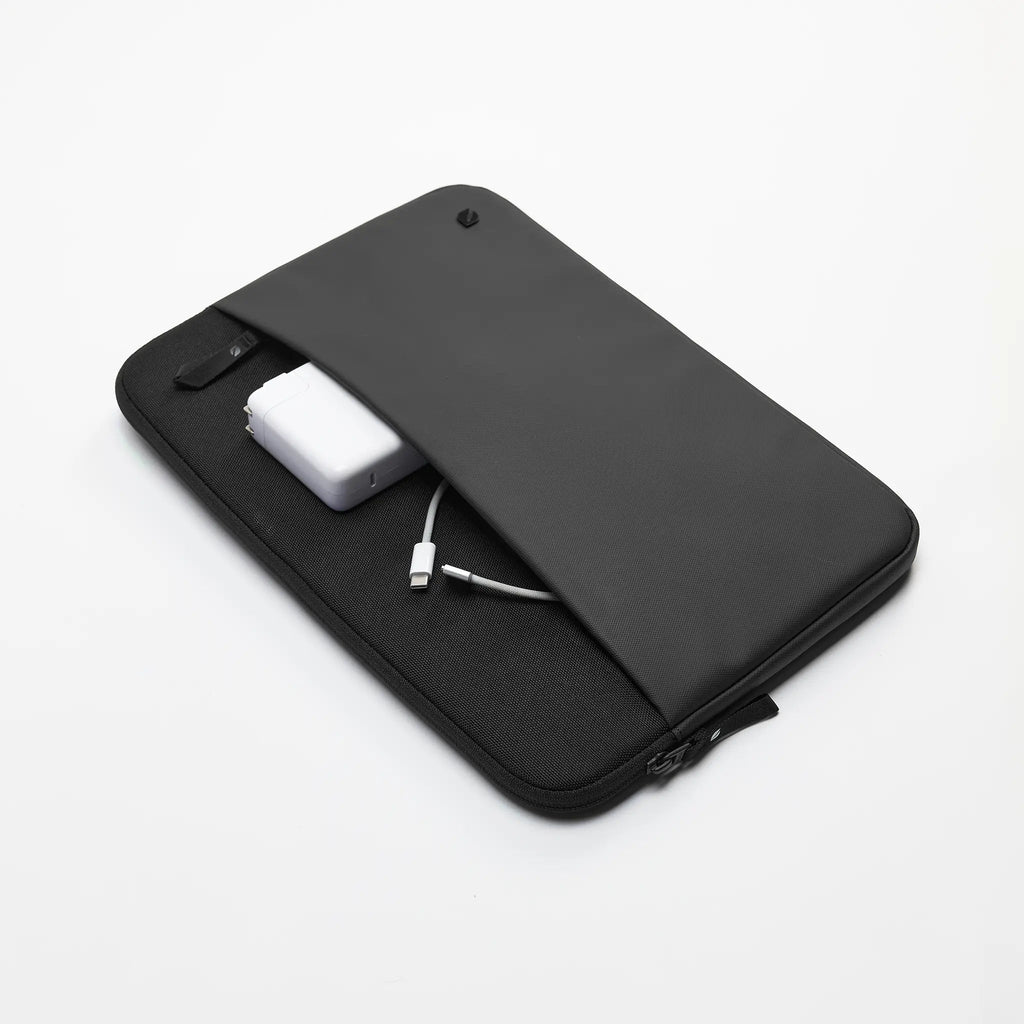 Incase A.R.C. Sleeve for 14-inch Laptop