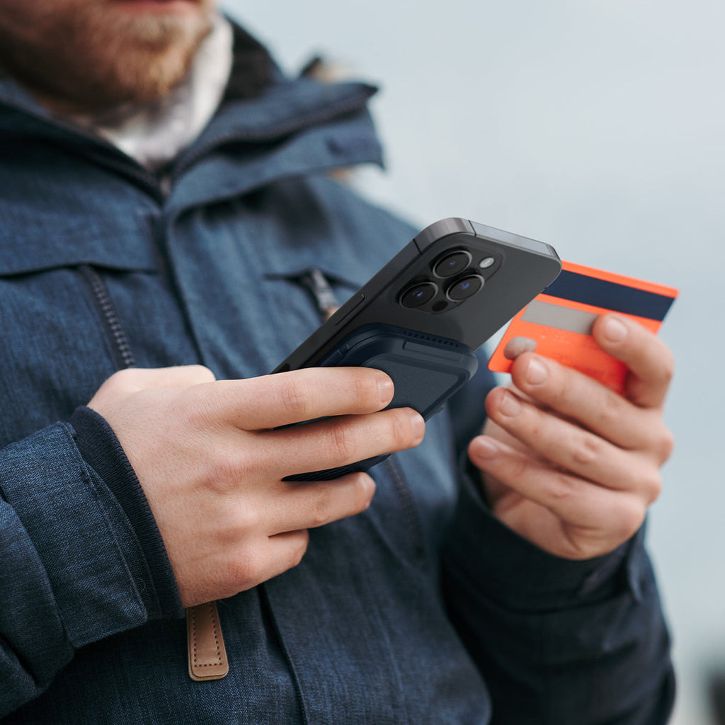 Spigen MagSafe Card Holder – Lock Fit (MagFit)